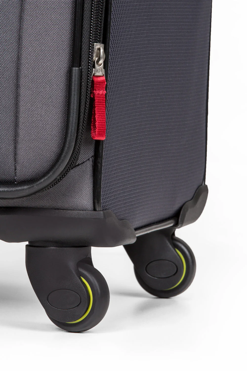 SWISSGEAR 6262 Medium Checked Spinner - Image 8