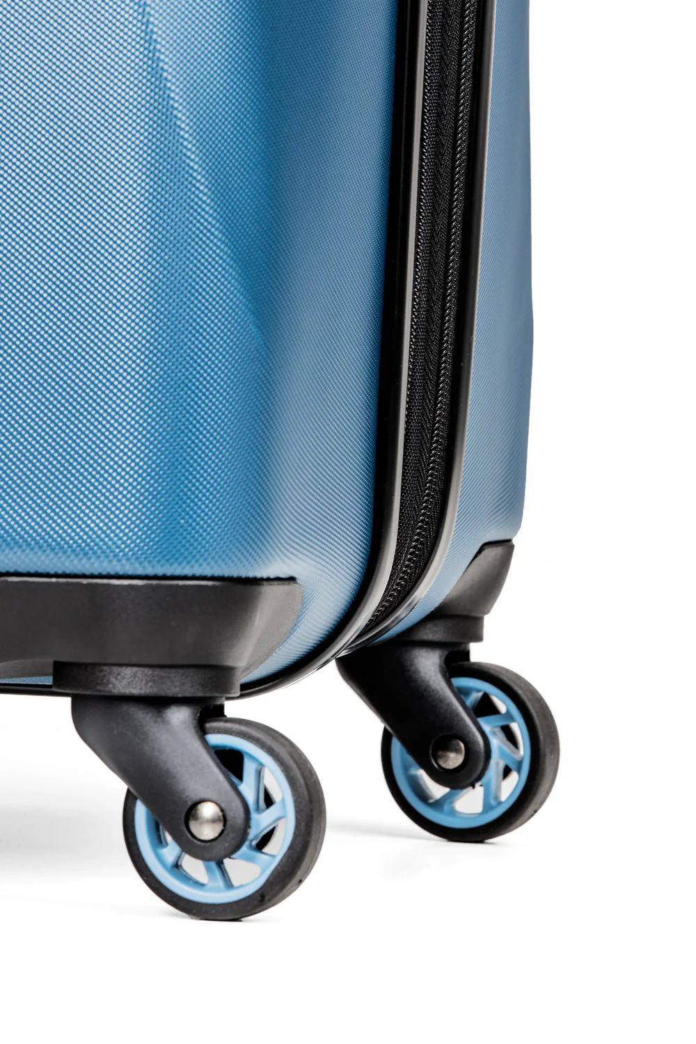 SWISSGEAR 7270 Medium Checked Spinner - Image 8