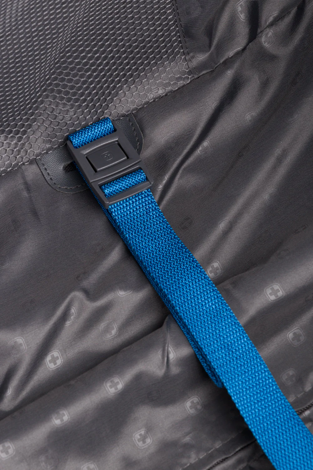 SWISSGEAR 7758 Large Checked Spinner - Image 14