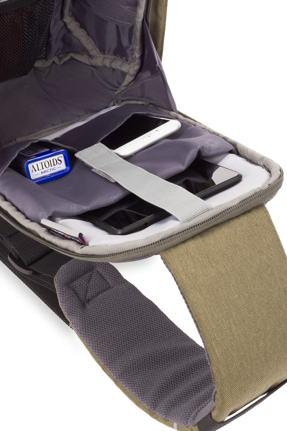 SWISSGEAR Anti-Theft USB Sling Bag - Image 9