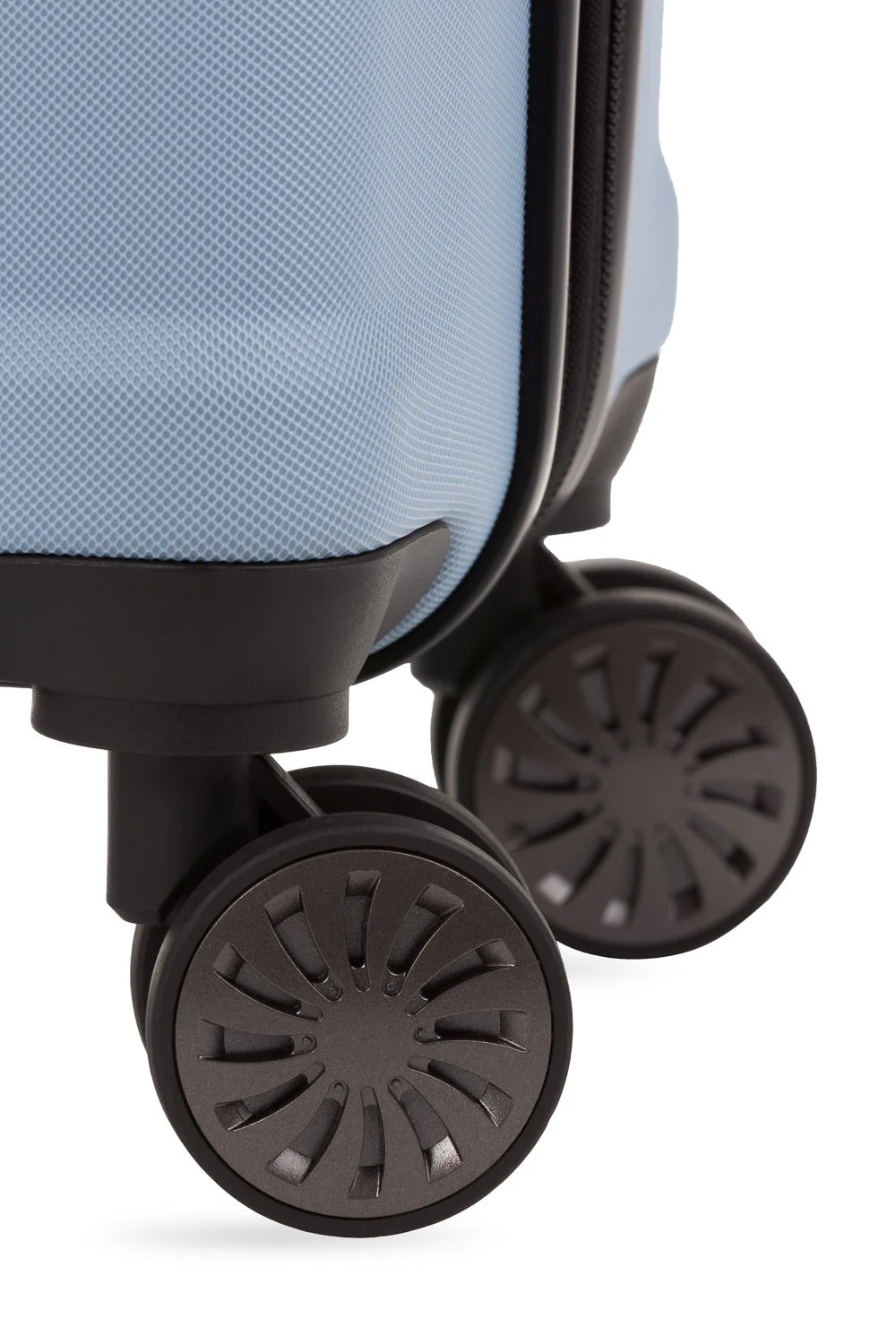 SWISSGEAR Cascade Carry-On Spinner - Image 27