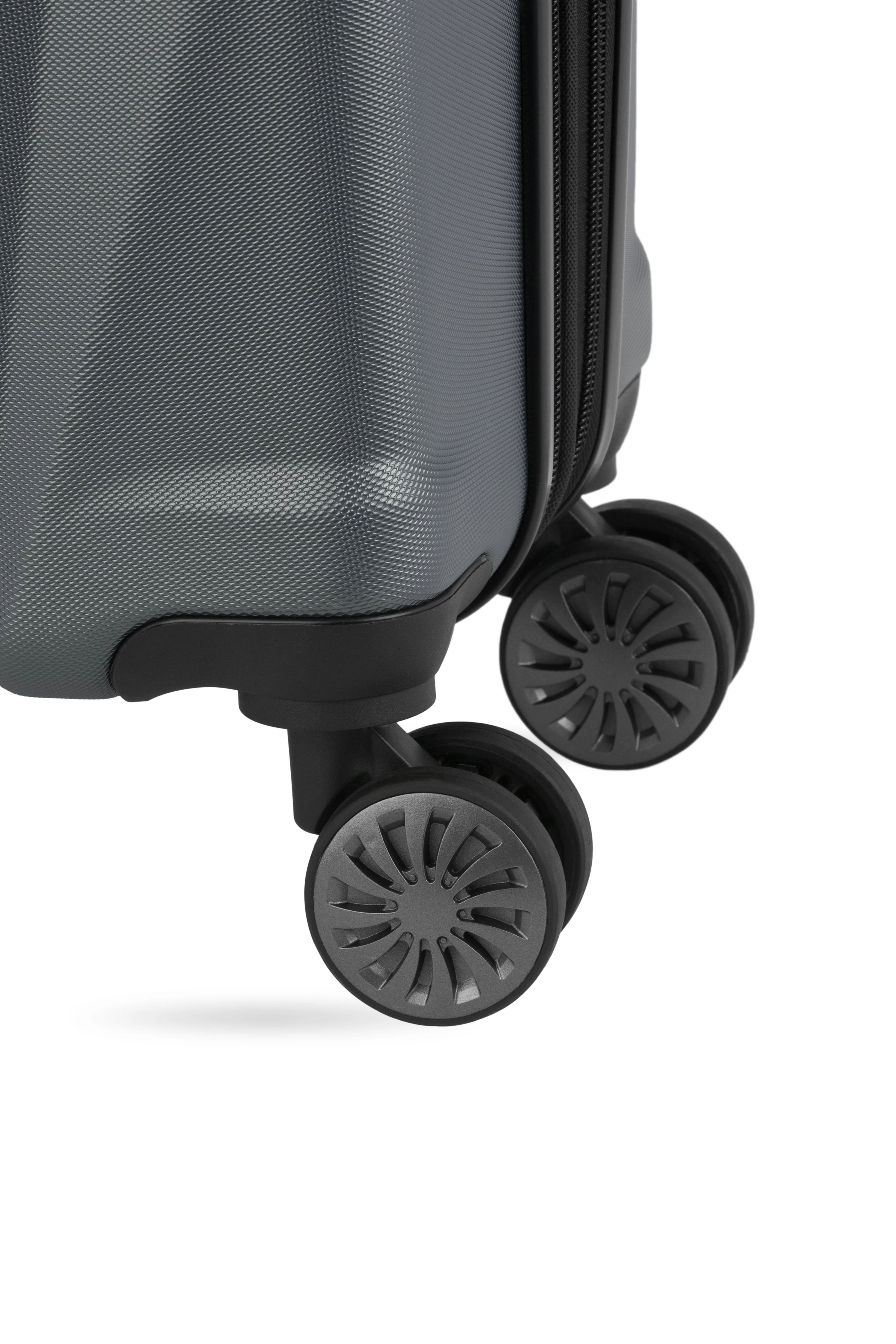 SWISSGEAR Cascade Carry-On Spinner - Image 56