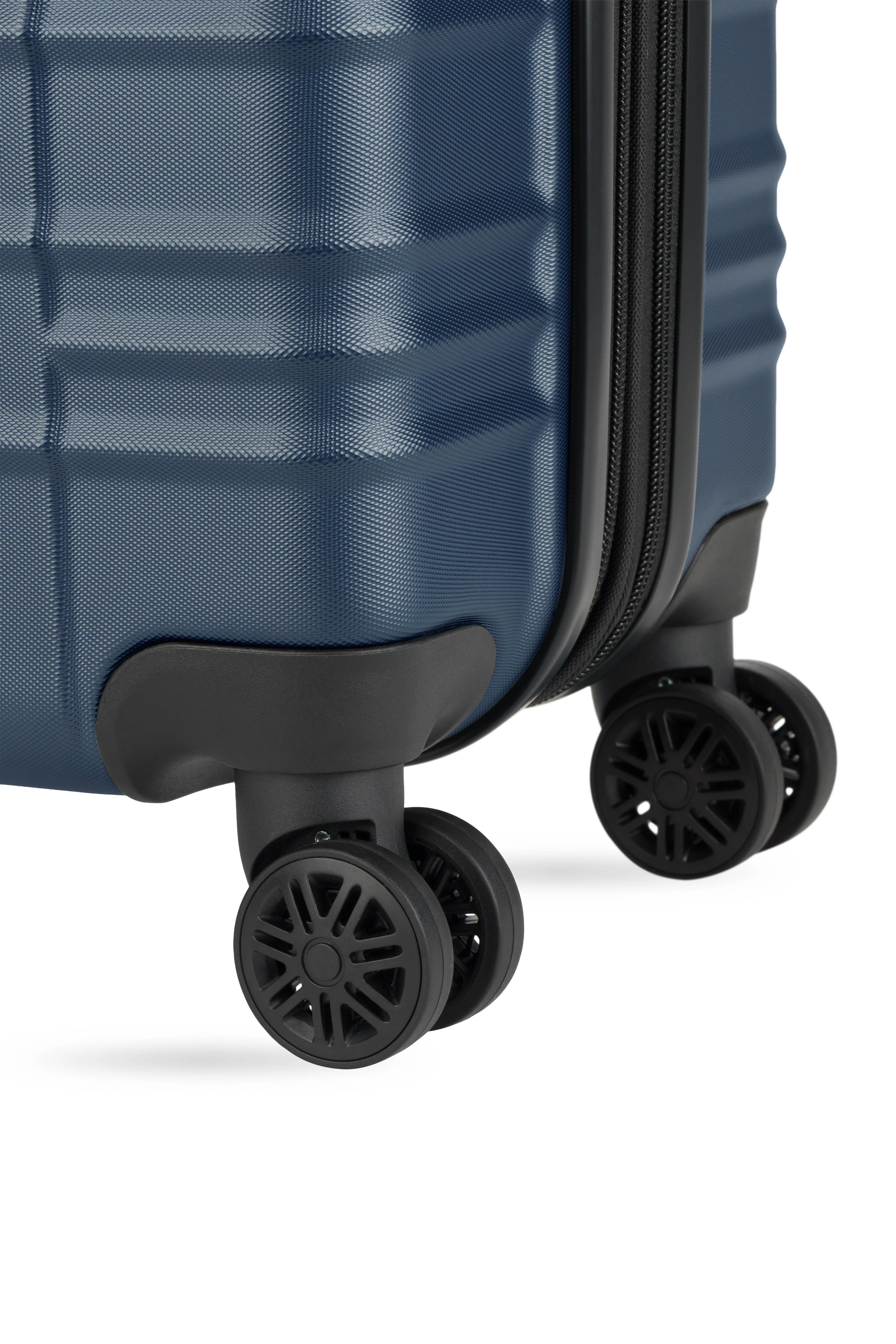SWISSGEAR Cascade II Carry-On Spinner - Image 31