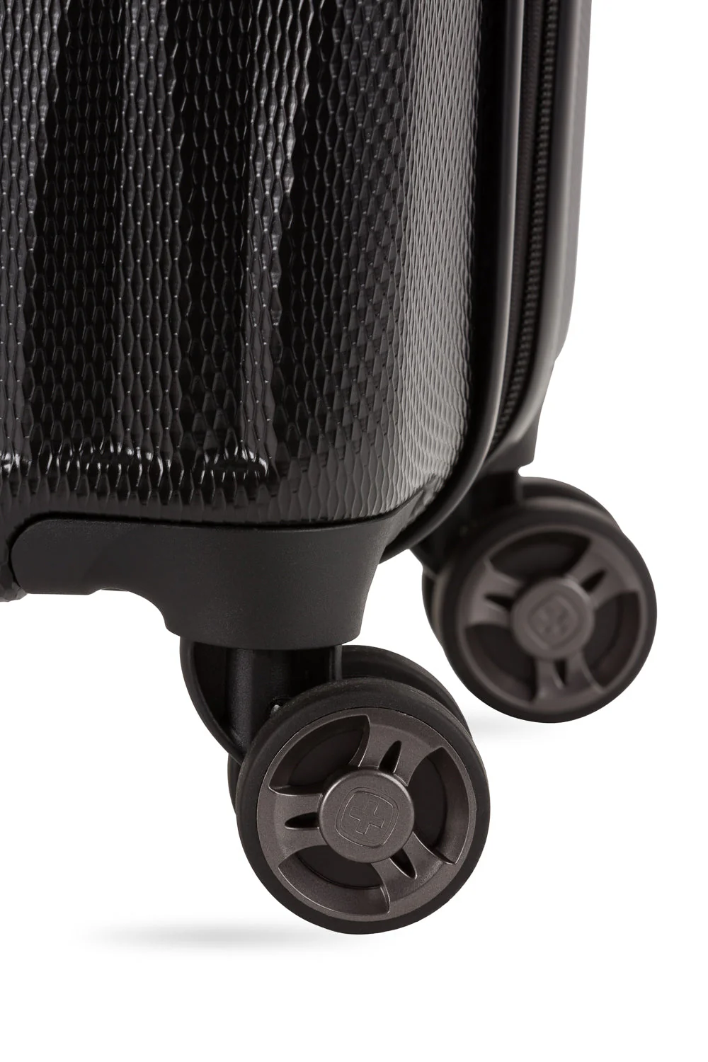 SWISSGEAR Energie Carry-On Spinner - Image 44