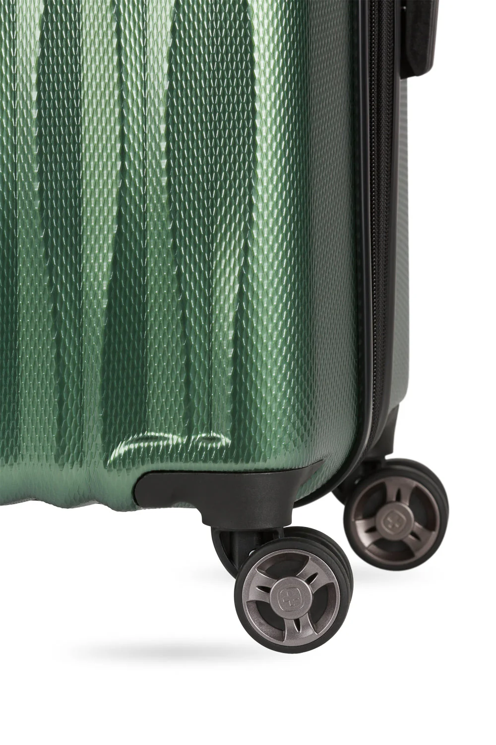 SWISSGEAR Energie Medium Checked Spinner - Image 34
