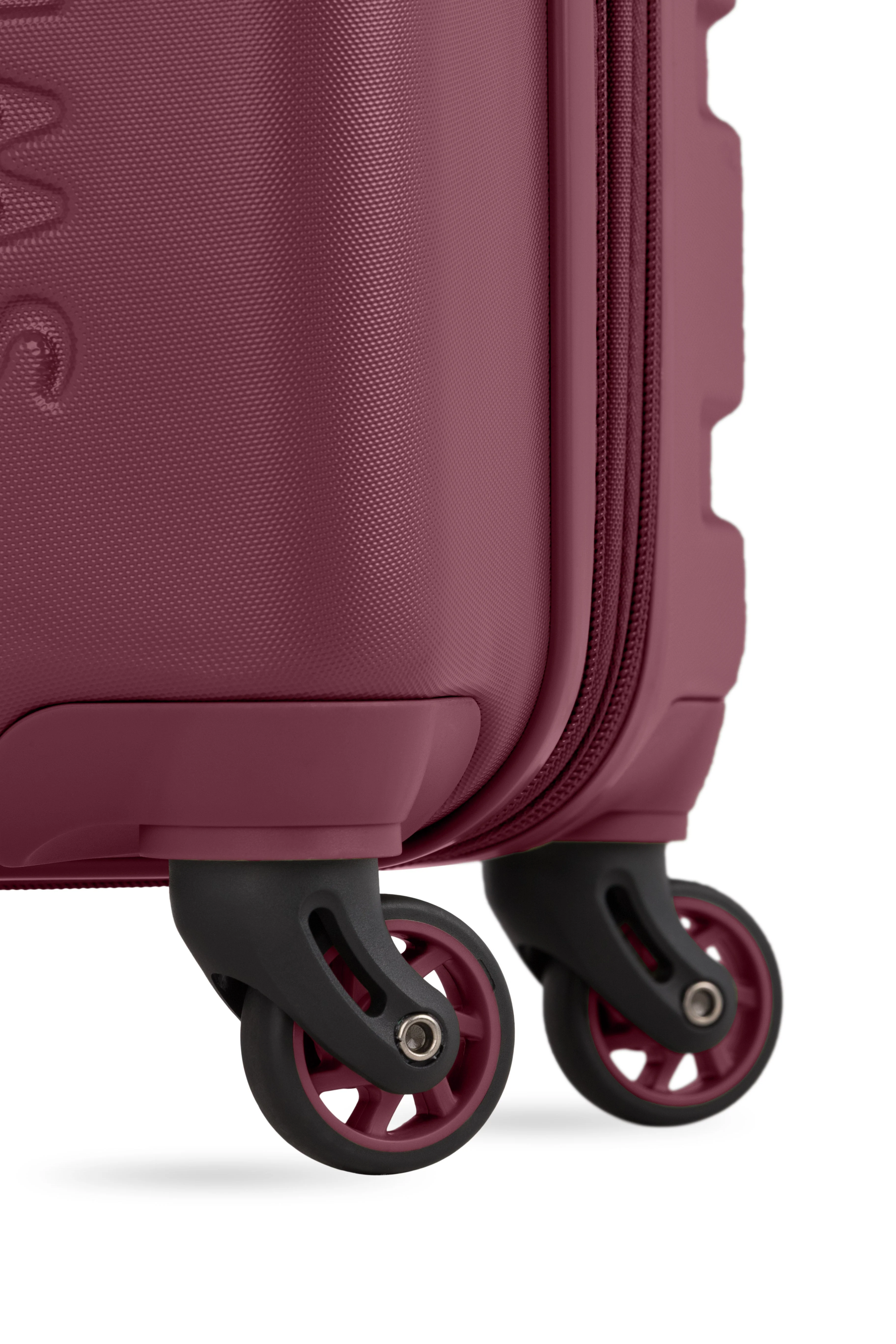 SWISSGEAR Signature Carry-On Spinner - Image 247