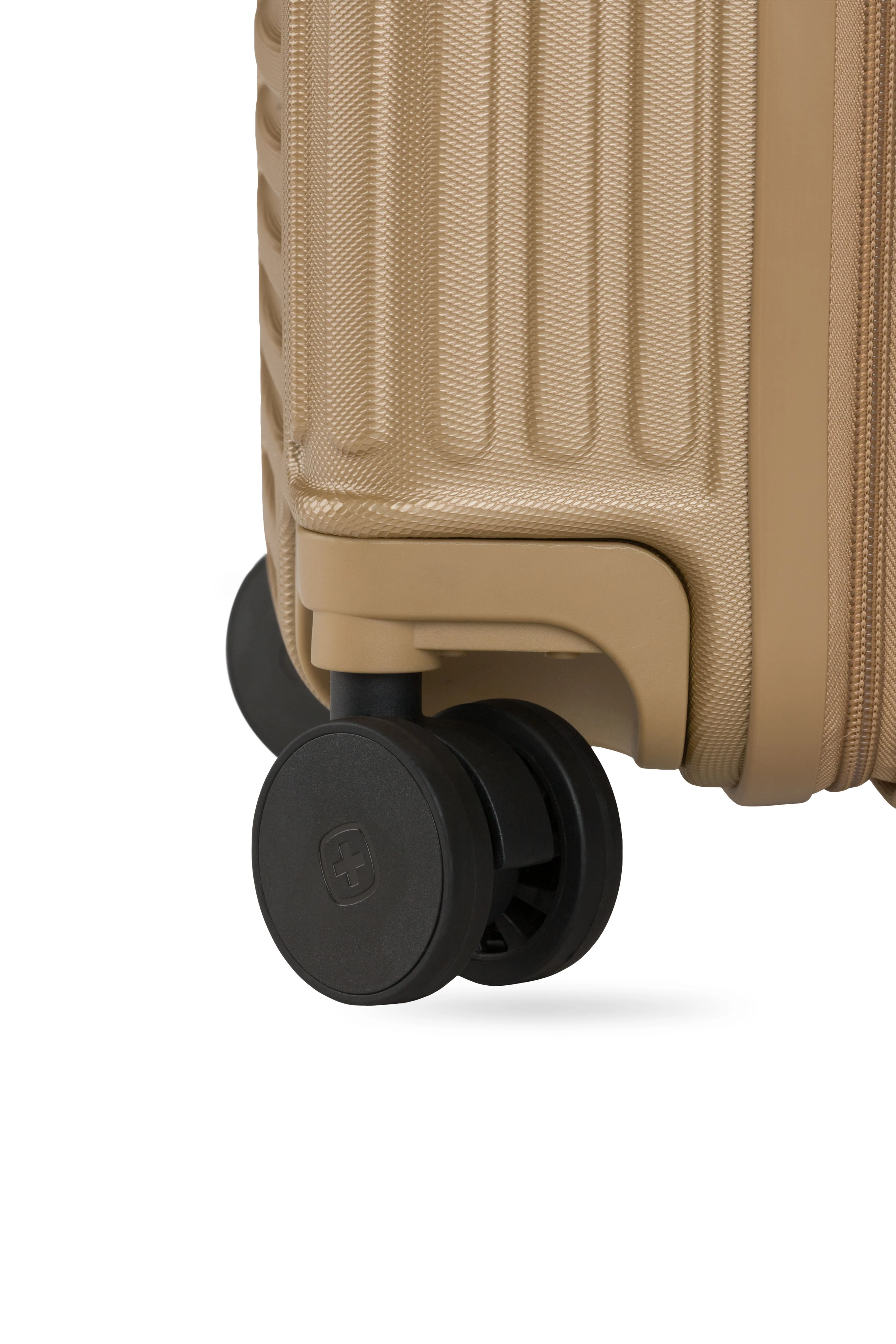 SWISSGEAR Summit Reserve Carry On Spinner - Image 30