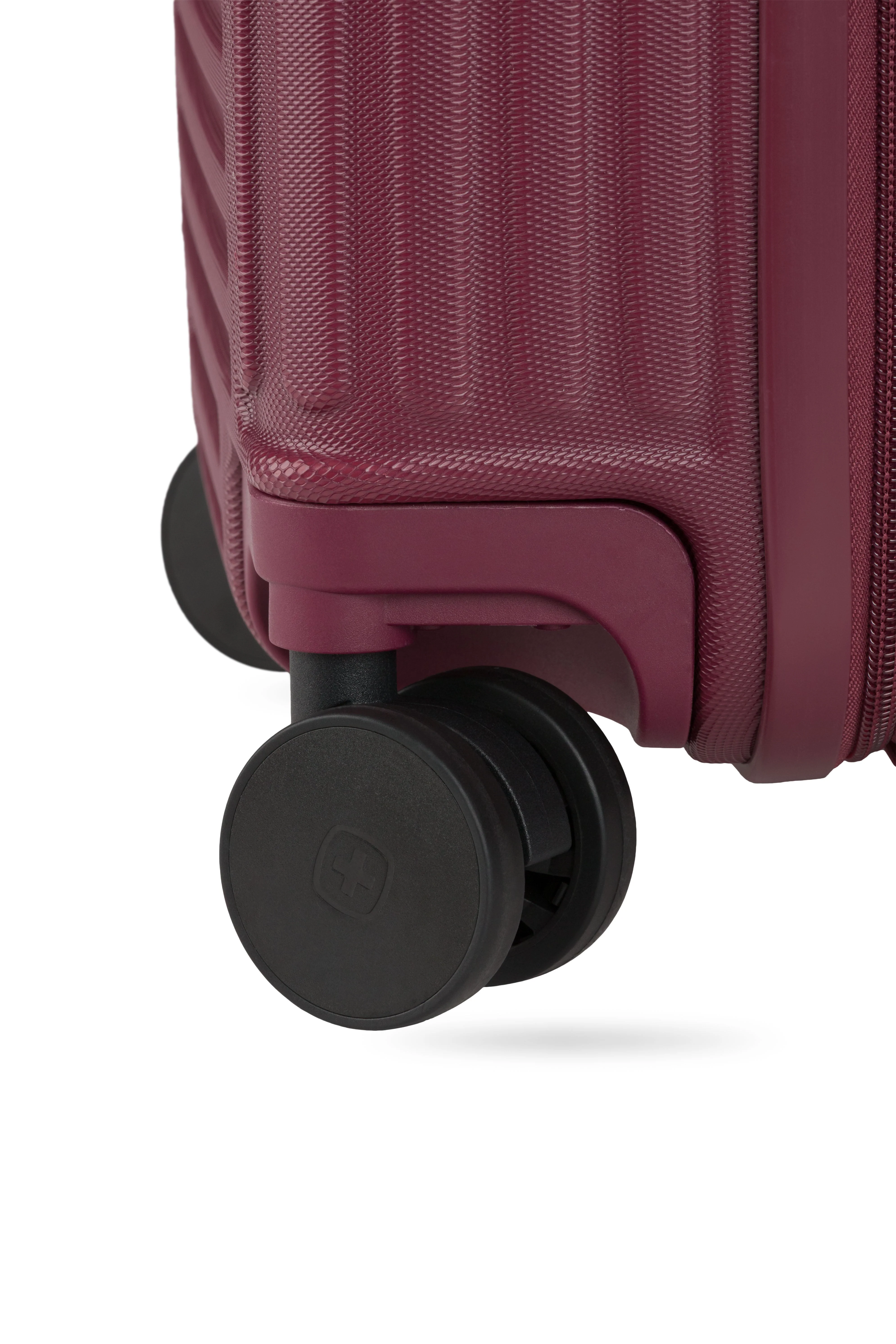 SWISSGEAR Summit Reserve Carry On Spinner - Image 78