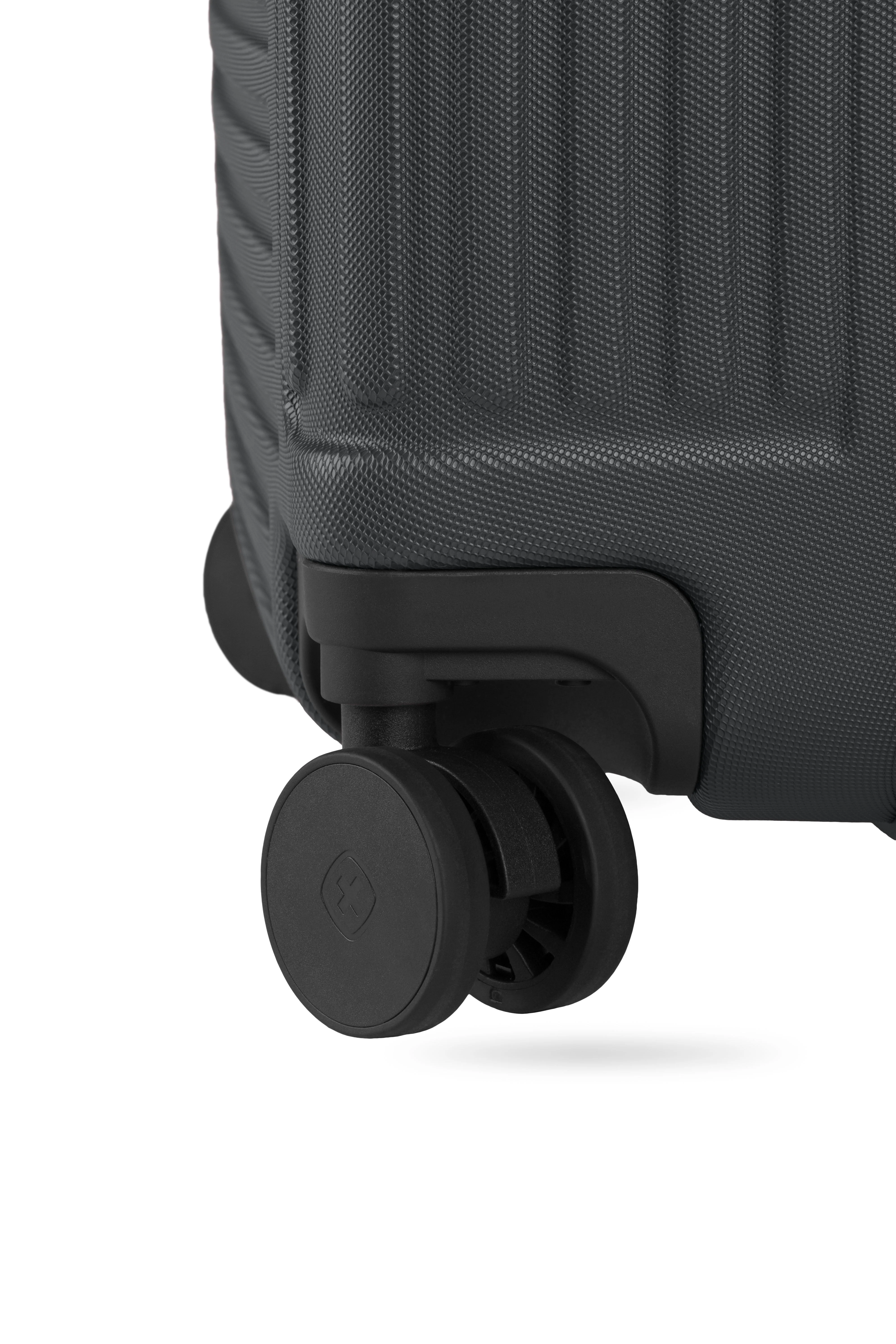 SWISSGEAR Summit Reserve Large Checked Spinner - Image 12