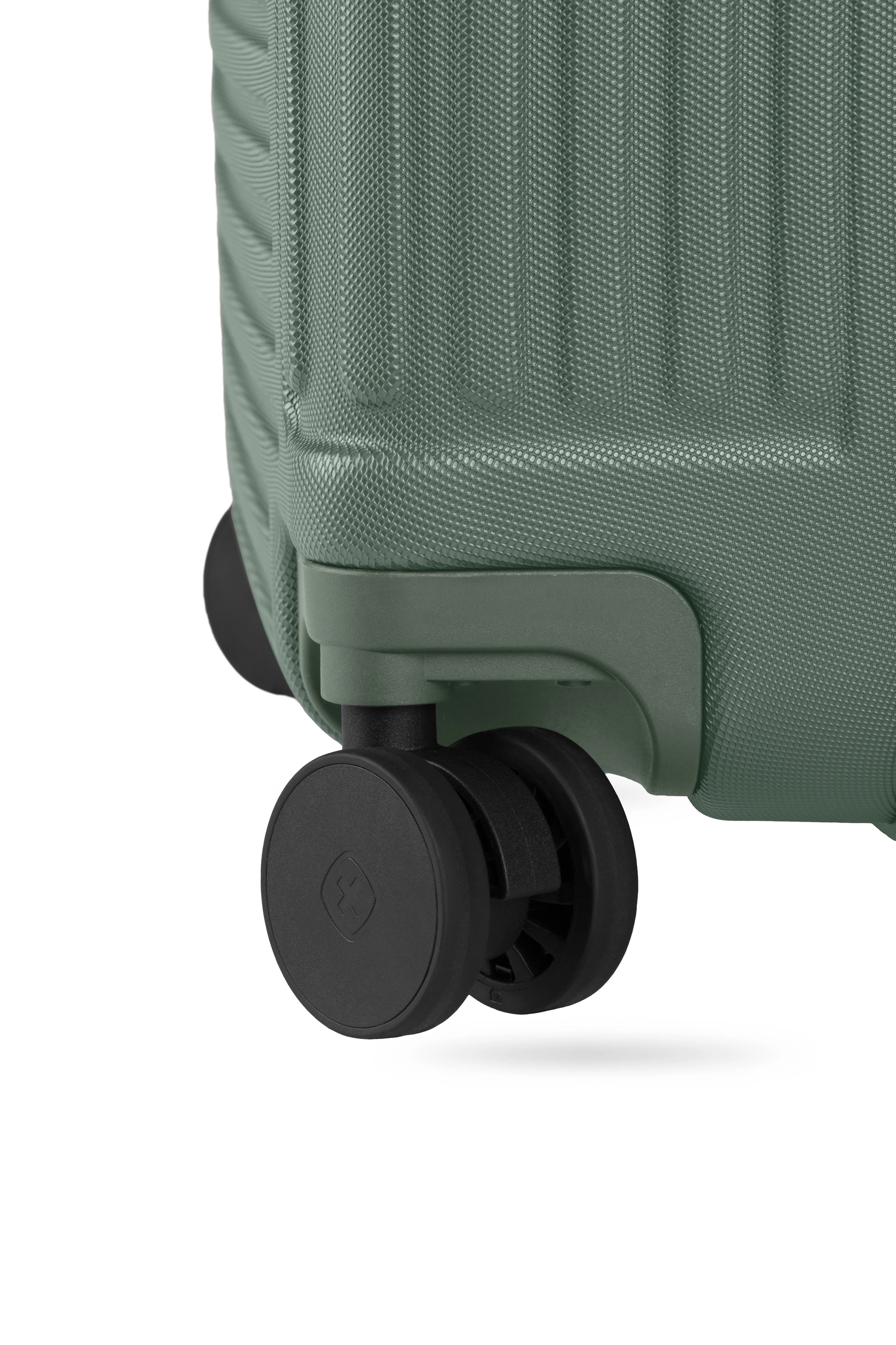 SWISSGEAR Summit Reserve Large Checked Spinner - Image 50