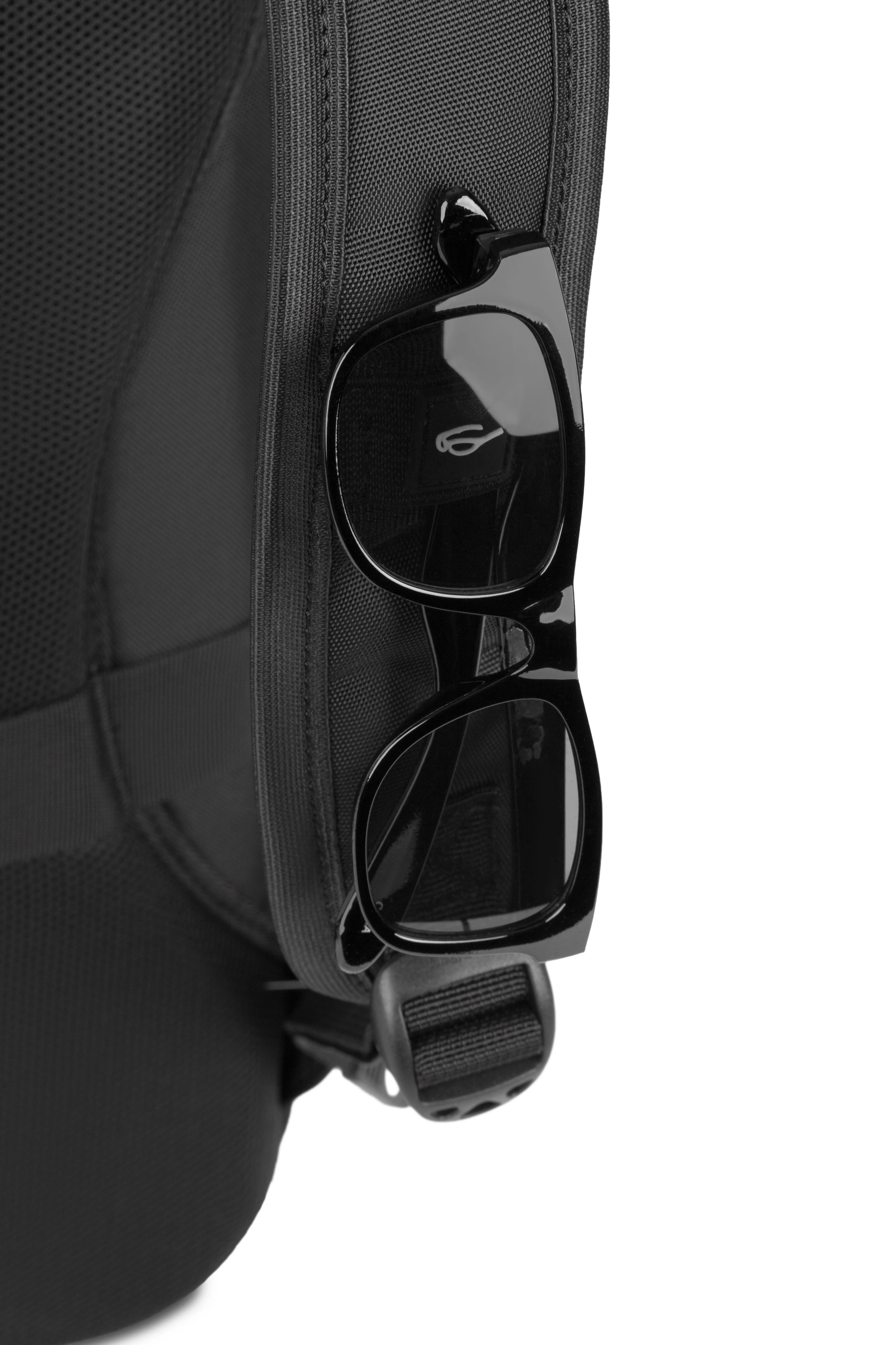 SWISSGEAR Tech Ready Bundle in Black - Image 11
