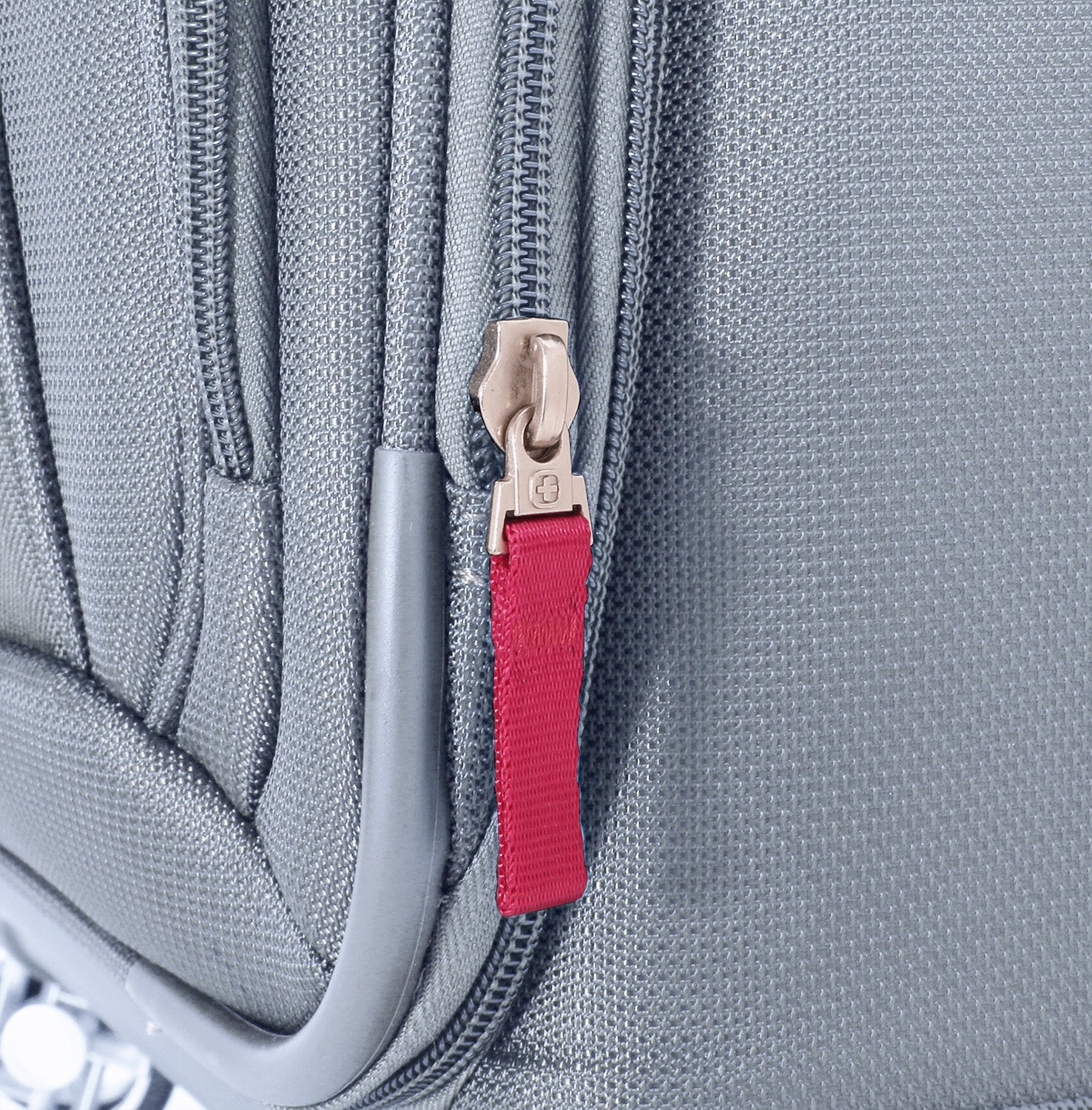 SWISSGEAR Tensilite Large Checked Spinner - Image 7